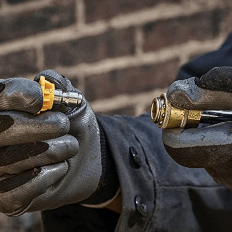 ORYGINALNY ZESTAW DEWALT: MYJKA CIŚNIENIOWA BEZPRZEWODOWA + ZESTAW AKCESORIÓW + 2 BATERIE 48V W PREZENCIE